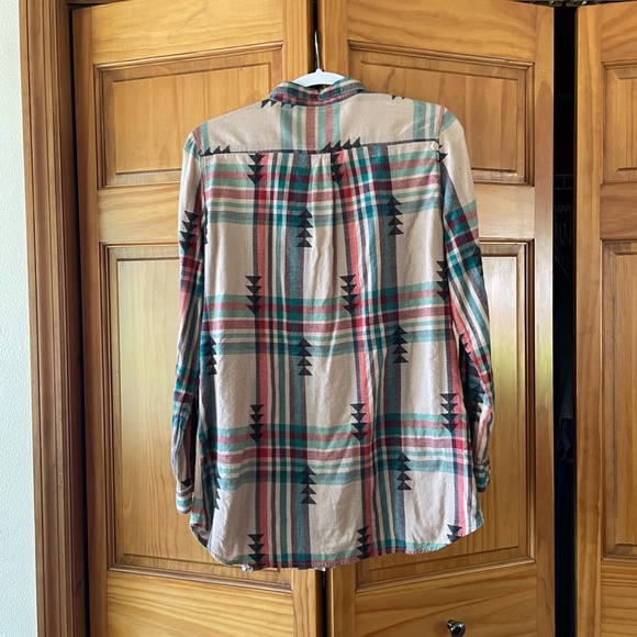Woolrich Button Down Southwestern Pattern of Plaid and Arrows Shirt - Picture 4 of 4